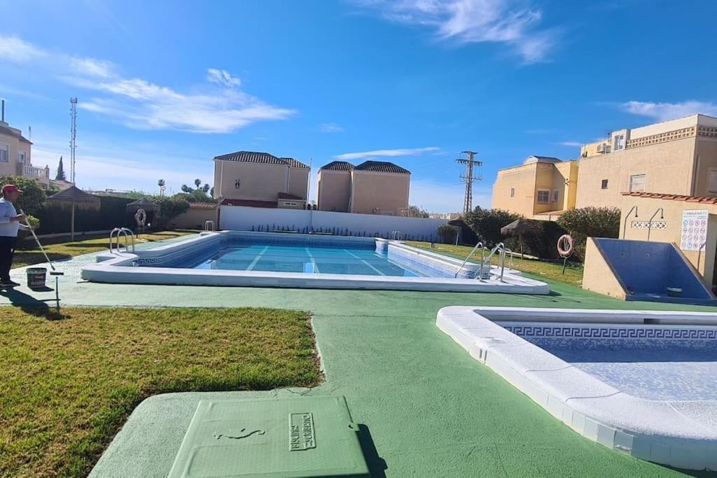 Bungalow Avec Piscine تورّيفيِخا المظهر الخارجي الصورة