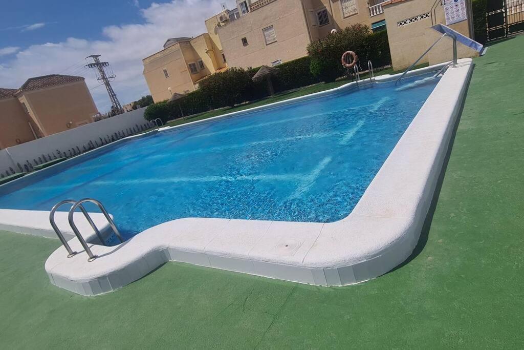 Bungalow Avec Piscine تورّيفيِخا المظهر الخارجي الصورة